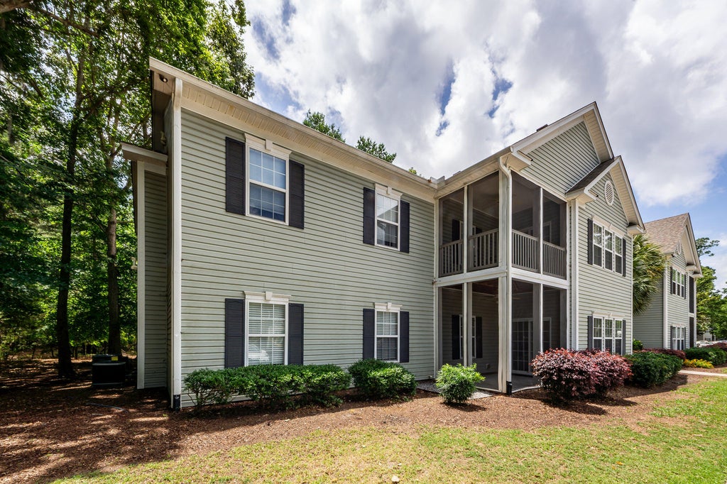 Photo of 301 Pickering Lane, Charleston, SC 29414 (MLS # 26016024)