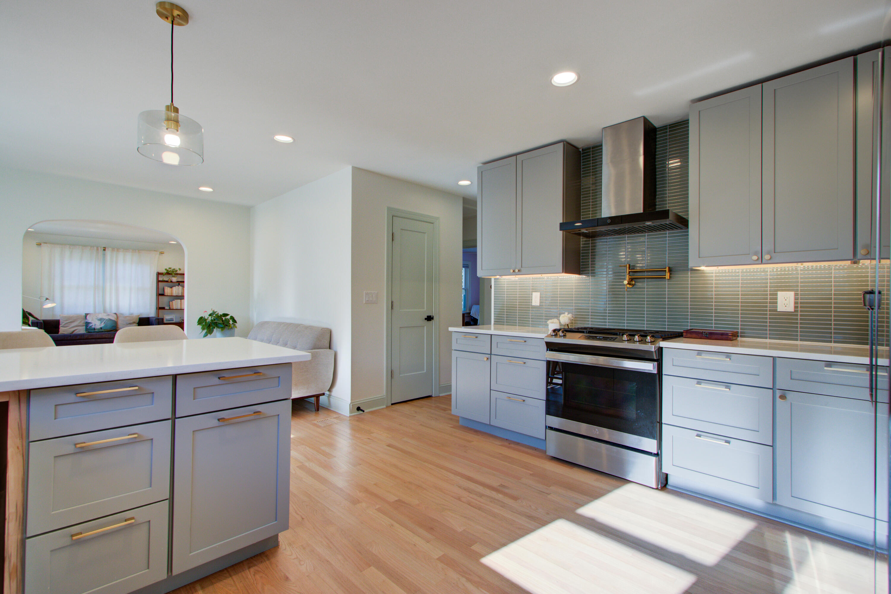 4881 Victoria Avenue