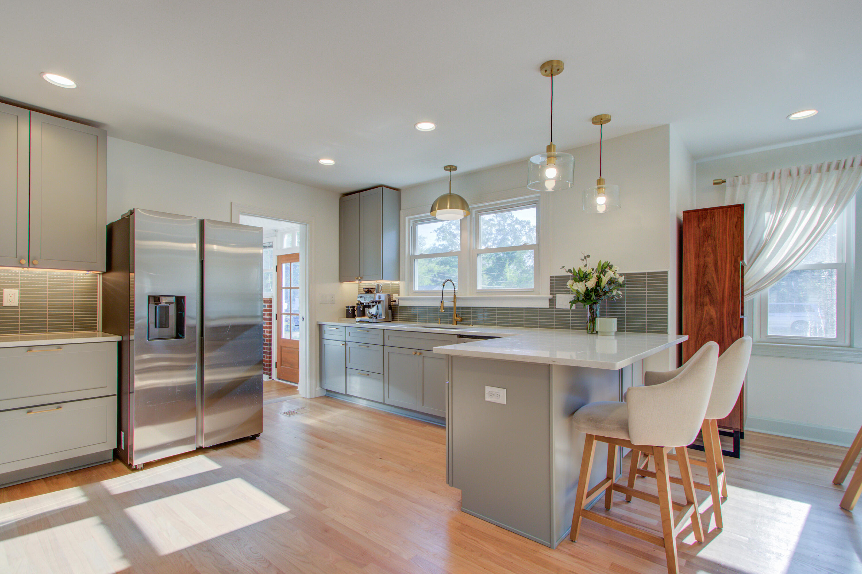 4881 Victoria Avenue