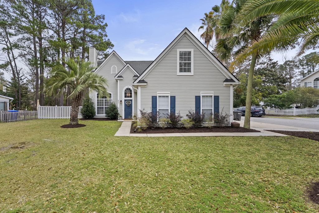Photo of 621 Antebellum Lane, Mount Pleasant, SC 29464 (MLS # 26006430)