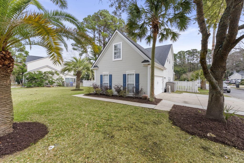 Photo of 621 Antebellum Lane, Mount Pleasant, SC 29464 (MLS # 26006430)
