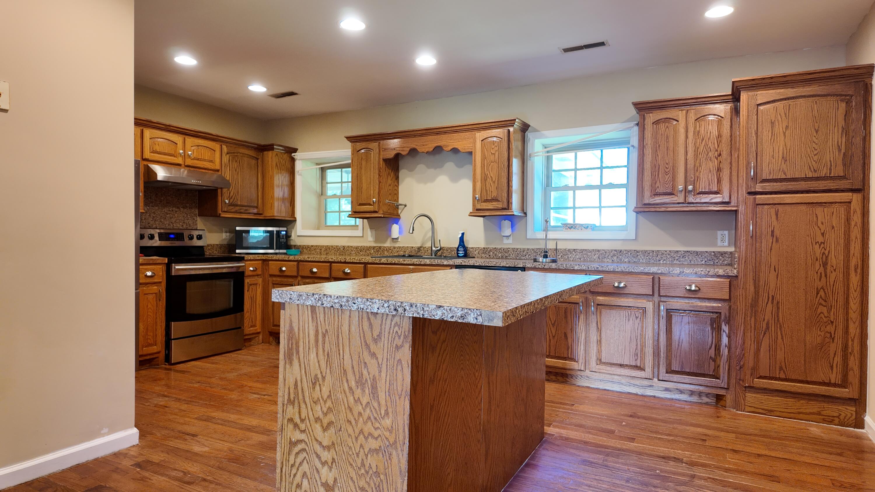463 Old Moncks Corner