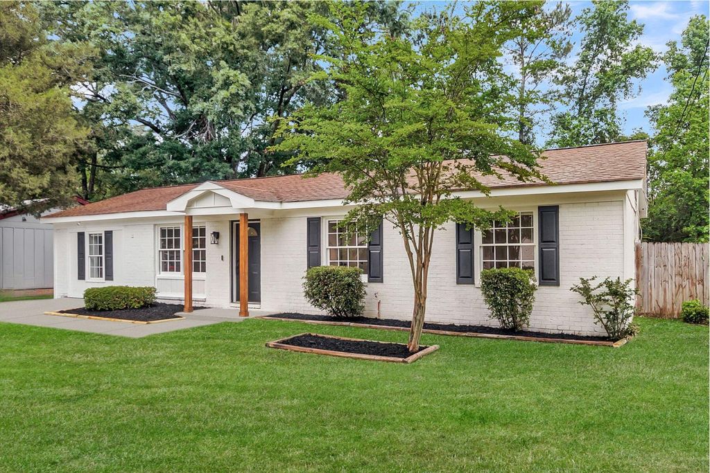 Photo of 409 Robin Drive, Goose Creek, SC 29445 (MLS # 26012718)