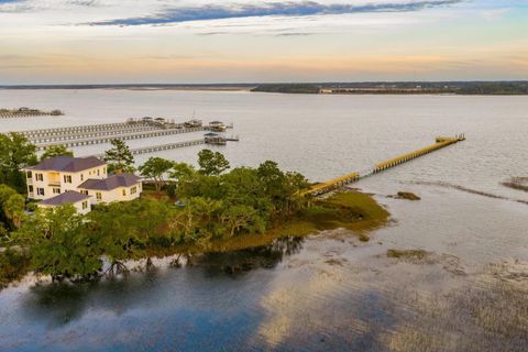 Photo of 401 Wayfaring Point, Daniel Island, SC 29492 (MLS # 26013739)
