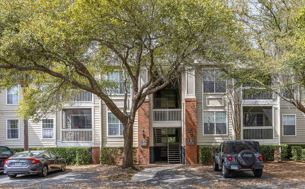 Photo of 1600 Long Grove Drive #1226, Mount Pleasant, SC 29464 (MLS # 25024499)