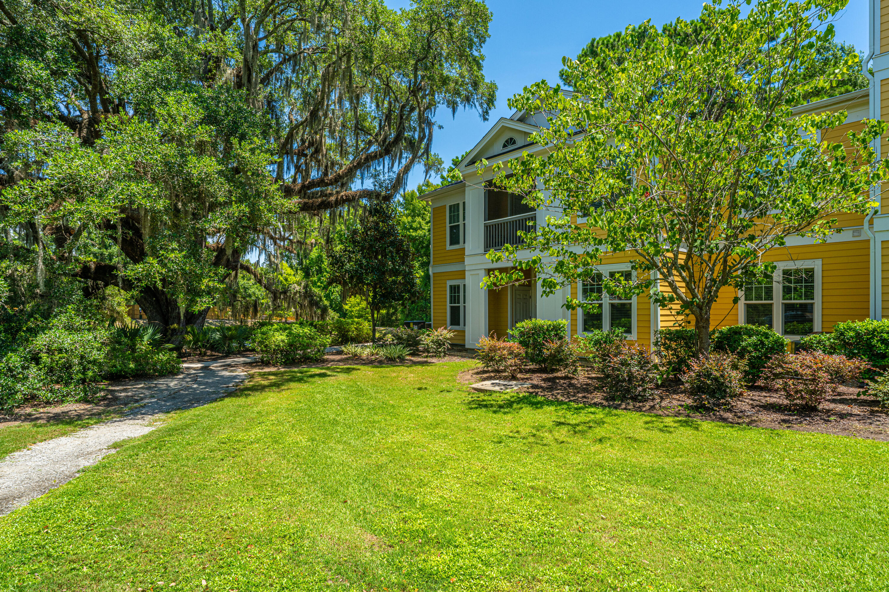 1926 Chatelain Way