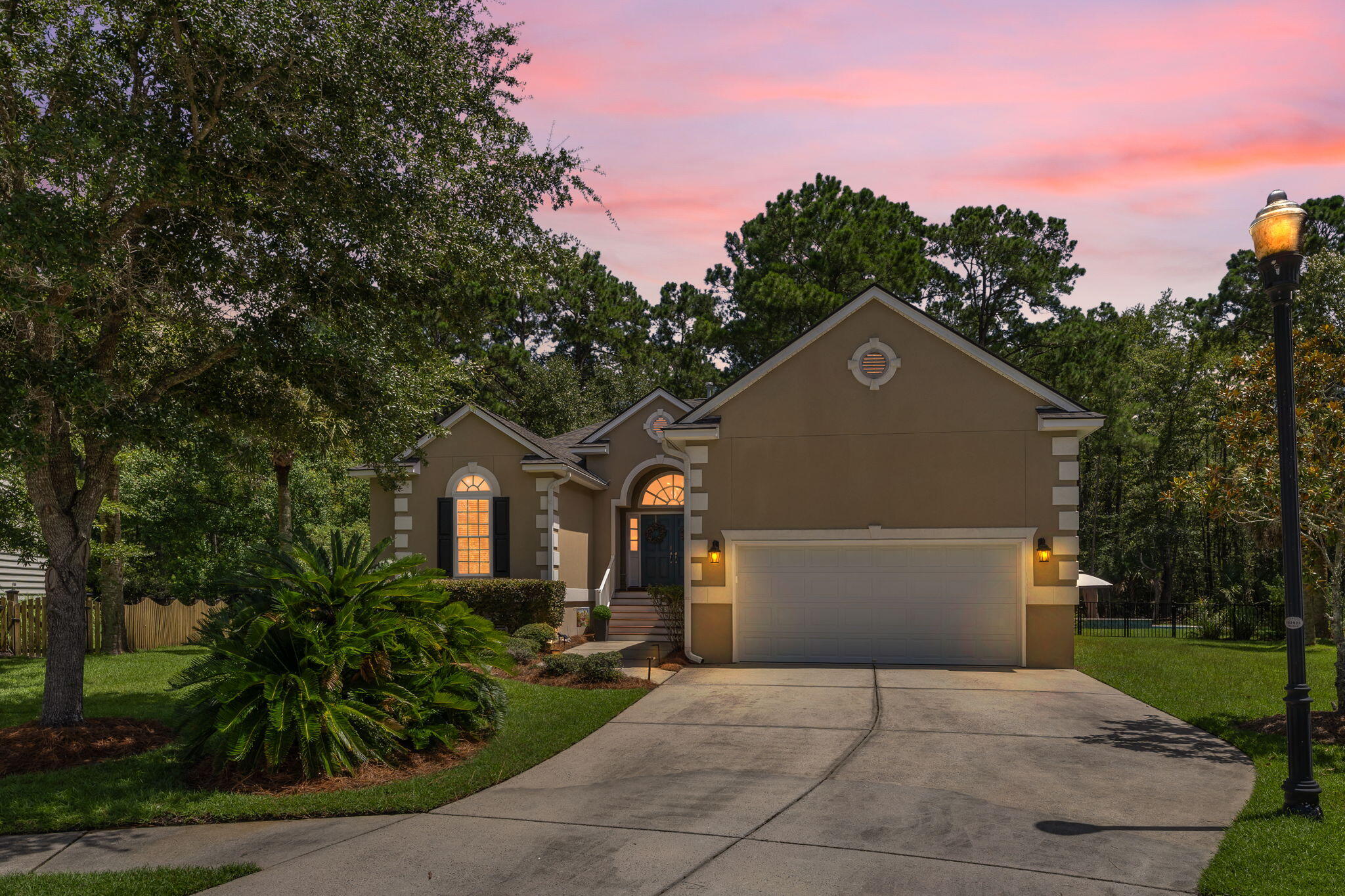1425 Oakhurst