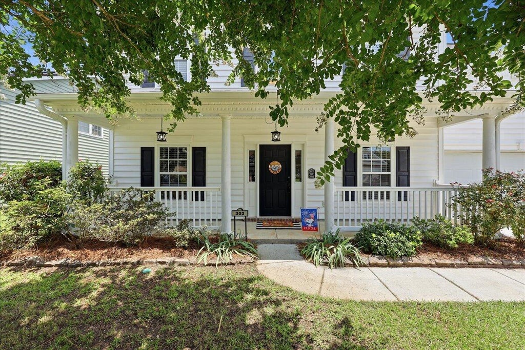 Photo of 302 Lakewind Drive, Moncks Corner, SC 29461 (MLS # 26020515)
