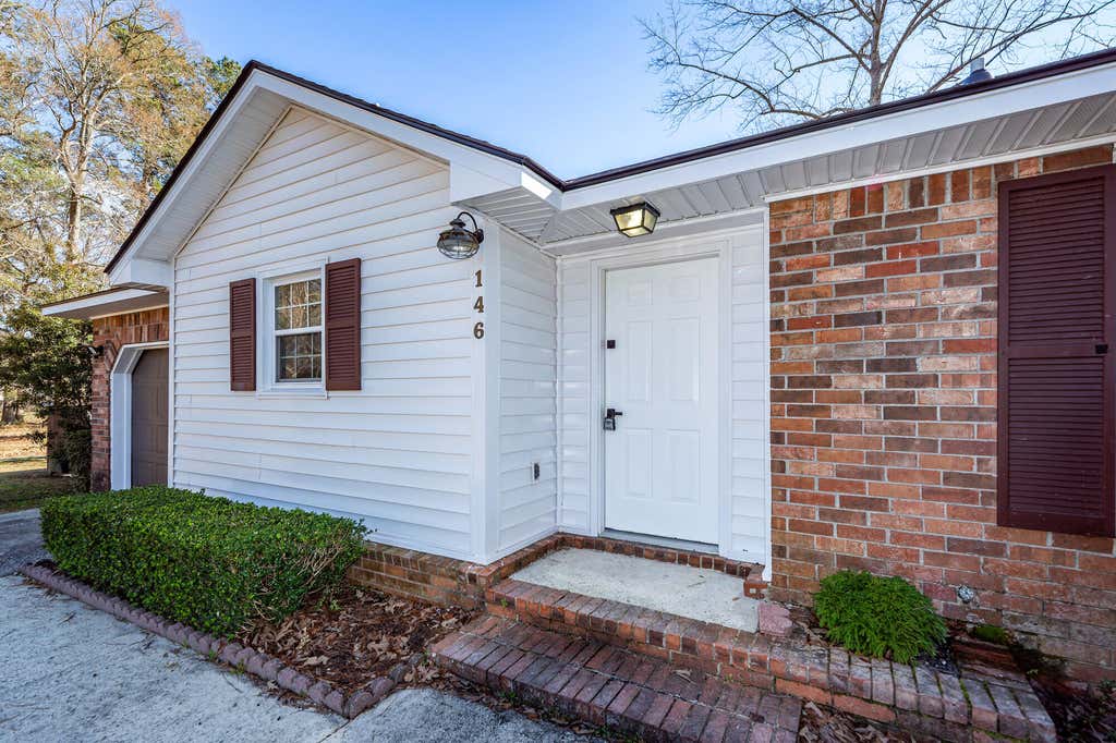 Photo of 146 Highland Avenue, Summerville, SC 29486 (MLS # 26022173)