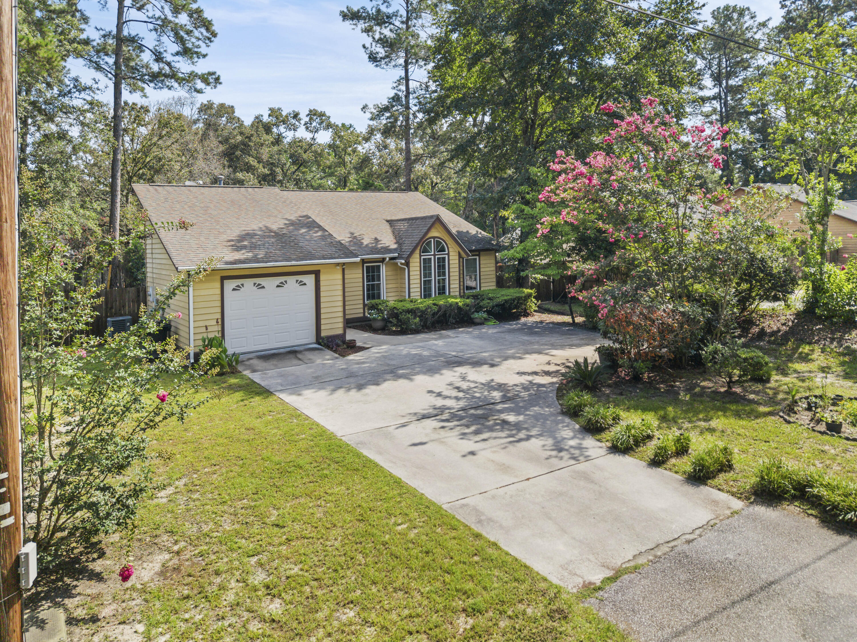 410 Sarah St