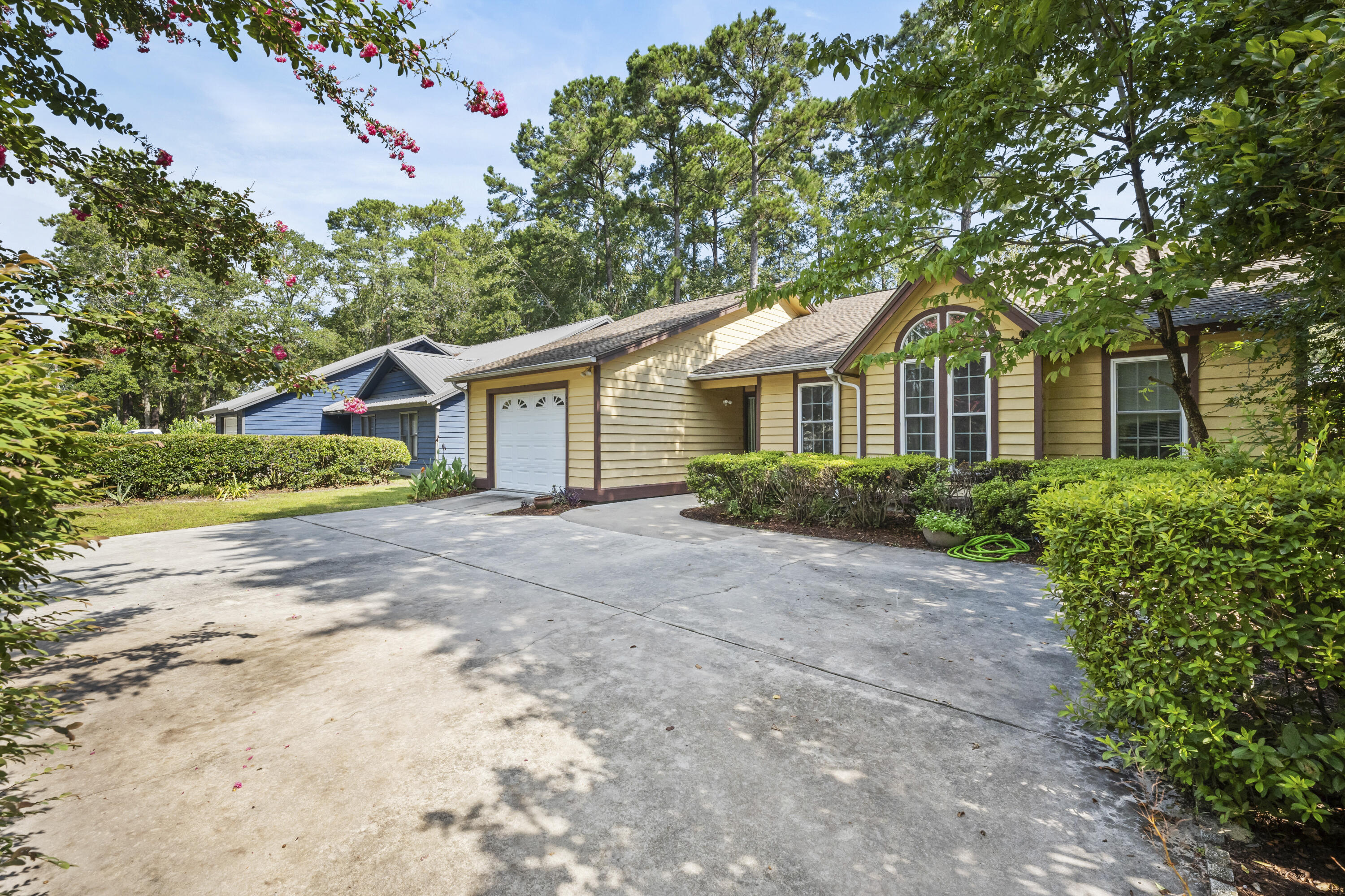 410 Sarah St