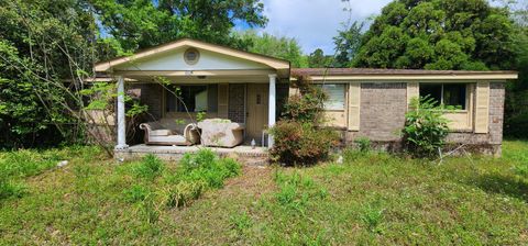 Photo of 388 Embassy Drive, Summerville, SC 29483 (MLS # 26010388)