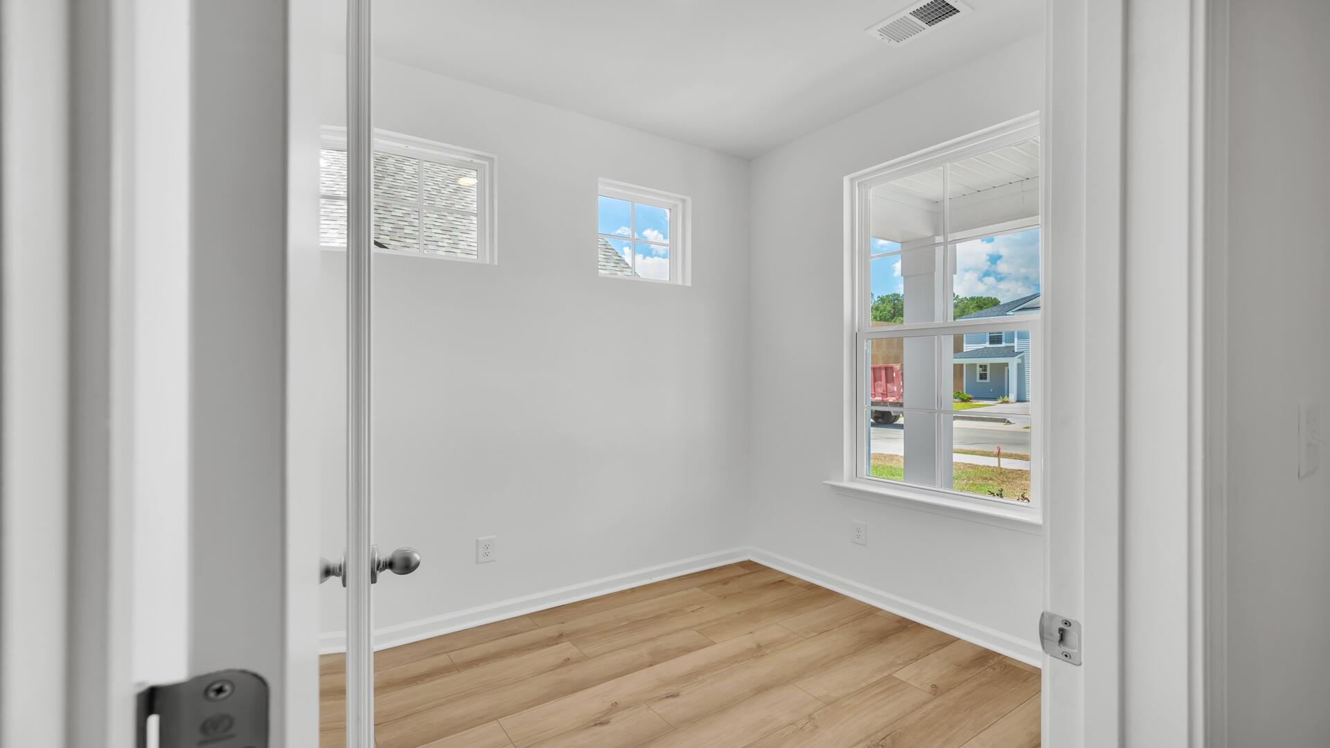 439 Cadbury Loop