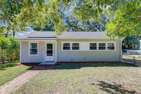 Photo of 5821 Robinhood Drive, Hanahan, SC 29410 (MLS # 25029128)
