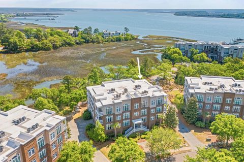 Photo of 136 Fairbanks Oak Alley #4b, Daniel Island, SC 29492 (MLS # 26012047)