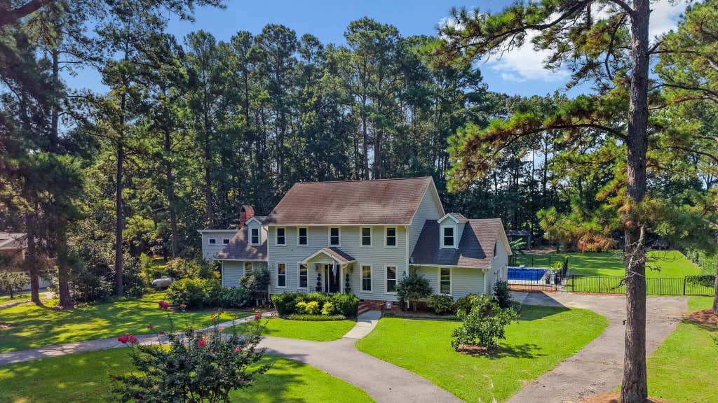 Photo of 407 Huntington Road, Summerville, SC 29483 (MLS # 26022263)