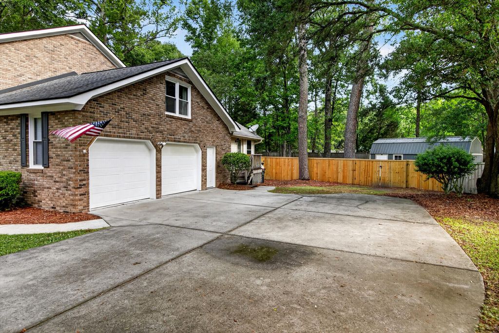Photo of 103 Laurens Court, Summerville, SC 29485 (MLS # 26013715)