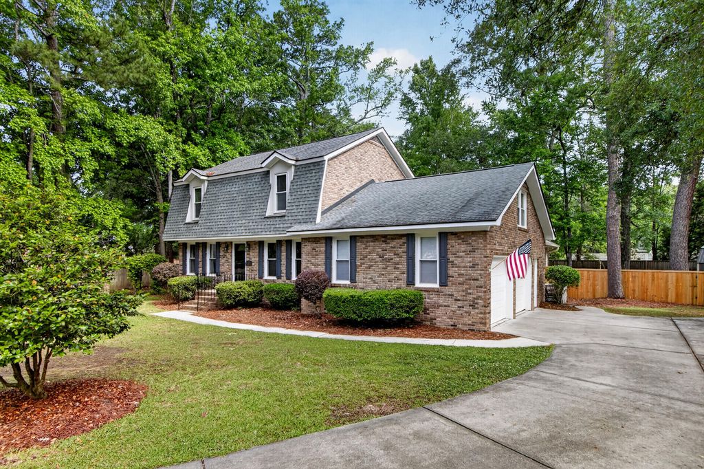 Photo of 103 Laurens Court, Summerville, SC 29485 (MLS # 26013715)