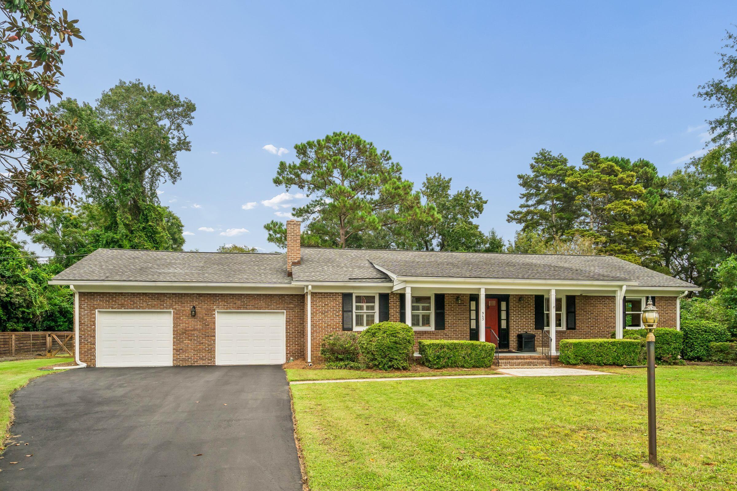 963 Lakeview Drive