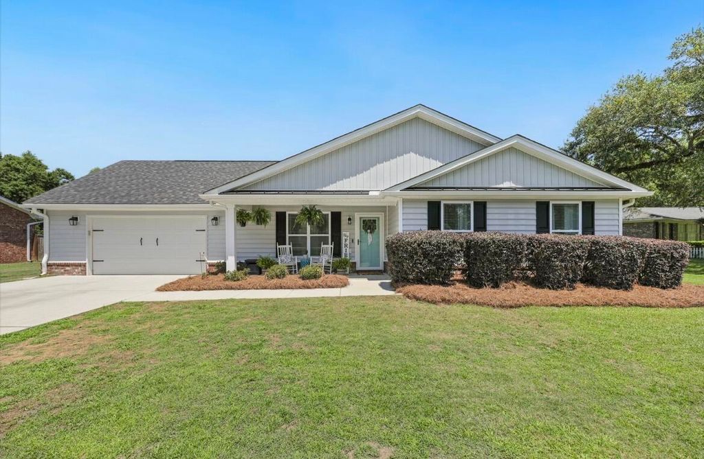 Photo of 1207 Dennis Boulevard, Moncks Corner, SC 29461 (MLS # 26013238)