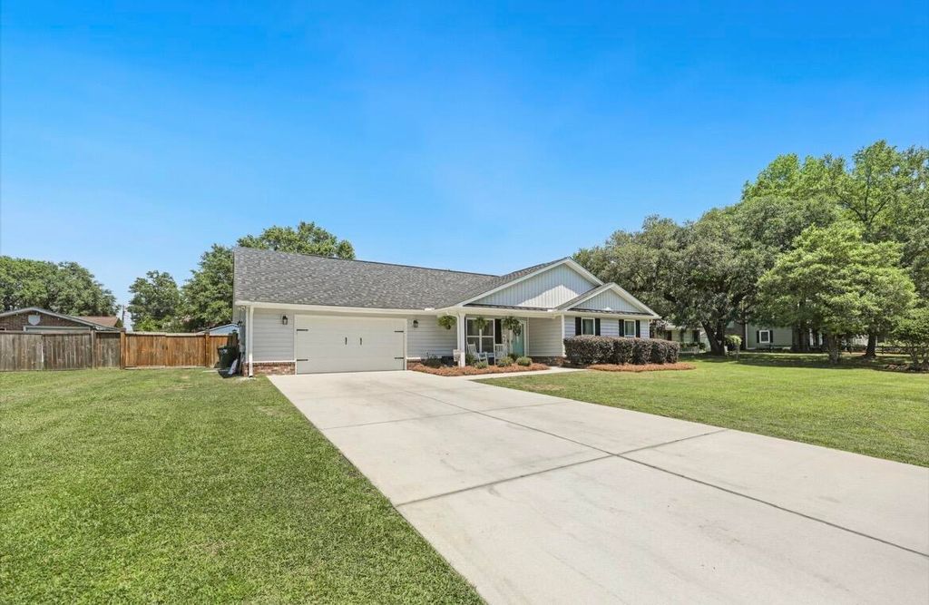 Photo of 1207 Dennis Boulevard, Moncks Corner, SC 29461 (MLS # 26013238)
