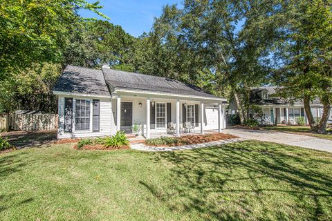 Photo of 106 Candover Court, Summerville, SC 29485 (MLS # 25028721) Photo of 106 Candover Court, Summerville, SC 29485 (MLS # 25028721)