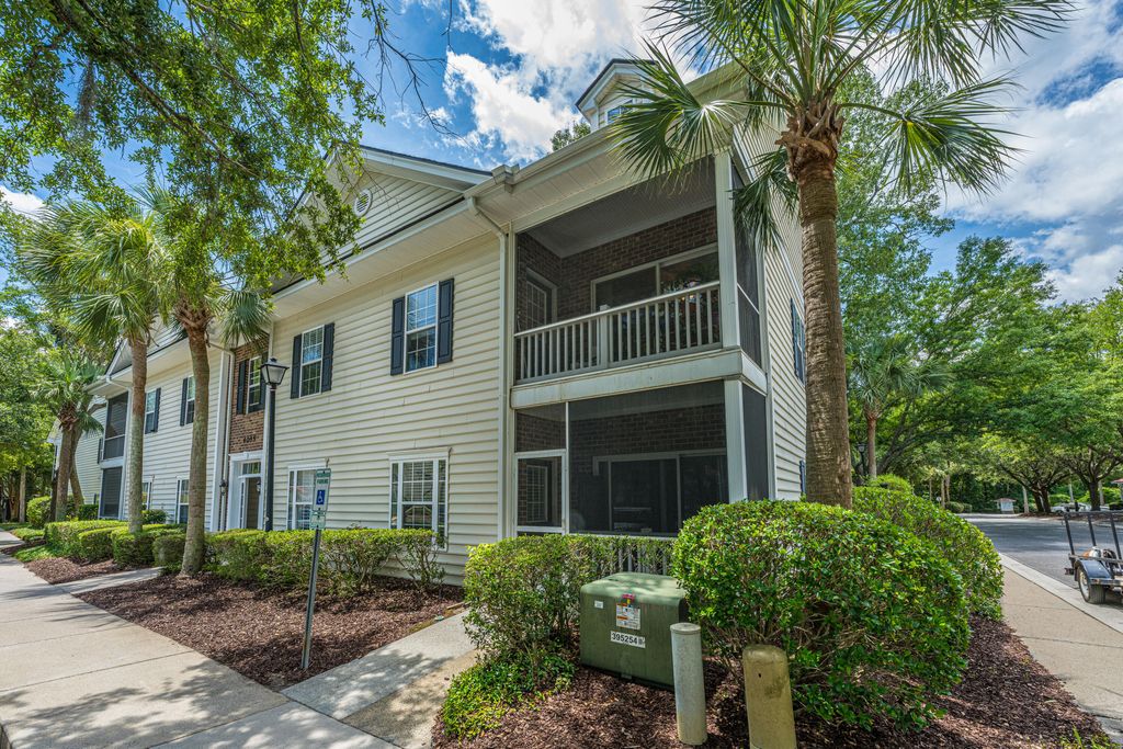 Photo of 4005 Radcliffe Place Drive #A-7, Charleston, SC 29414 (MLS # 26017493)