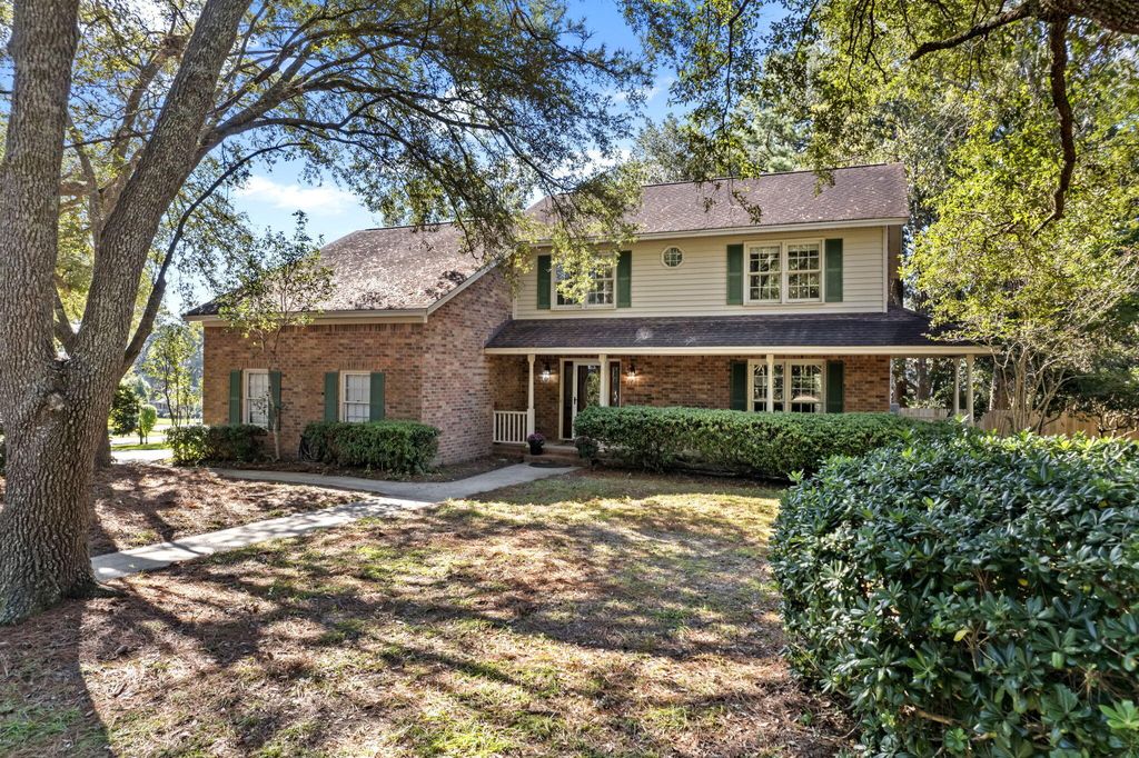 Photo of 17 Plantation Circle, Summerville, SC 29485 (MLS # 25027987)