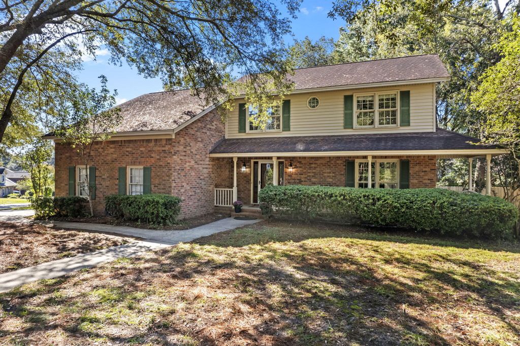 Photo of 17 Plantation Circle, Summerville, SC 29485 (MLS # 25027987)