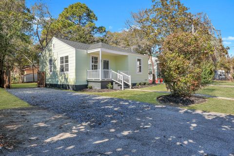 A home in North Charleston