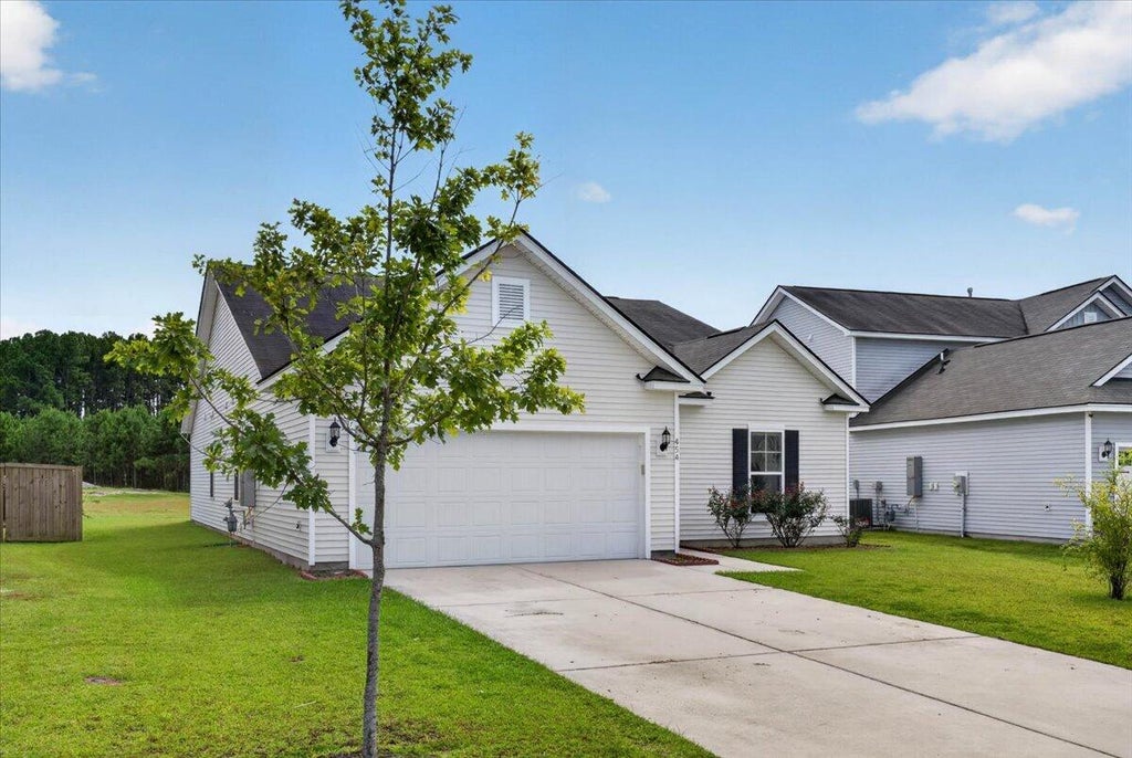 Photo of 454 Sanctuary Park Drive, Summerville, SC 29486 (MLS # 26025758)