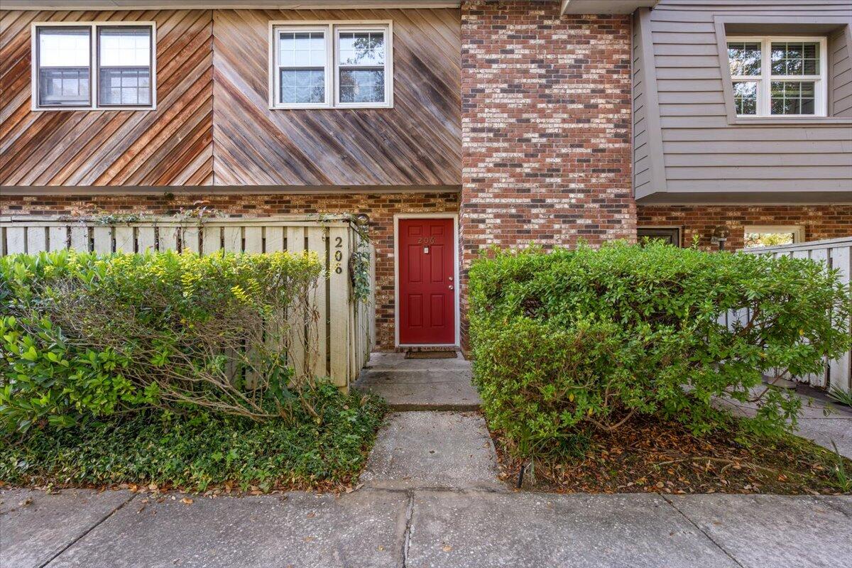 206 St Charles Court