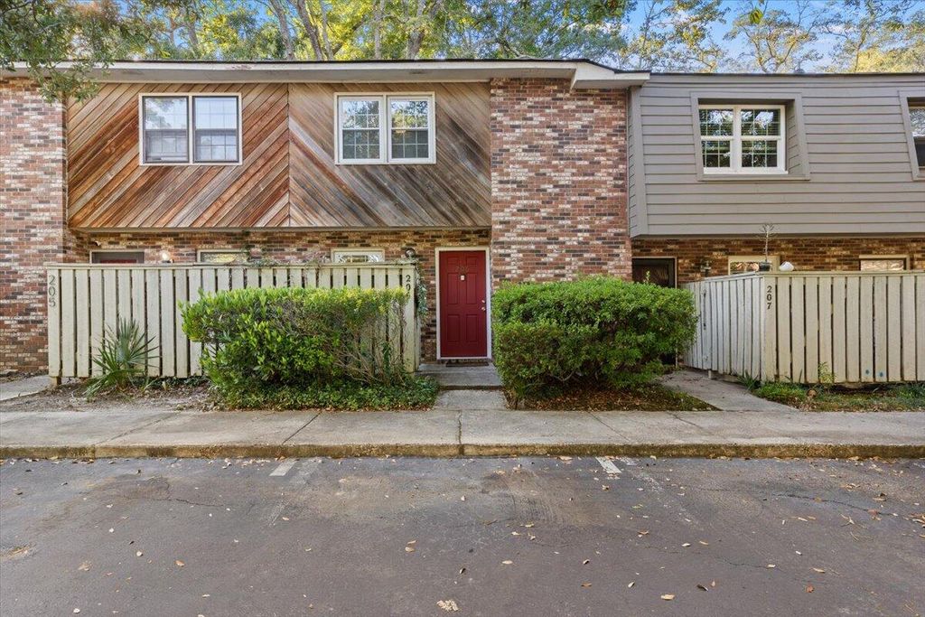 Photo of 206 St Charles Court, Charleston, SC 29407 (MLS # 25029633)