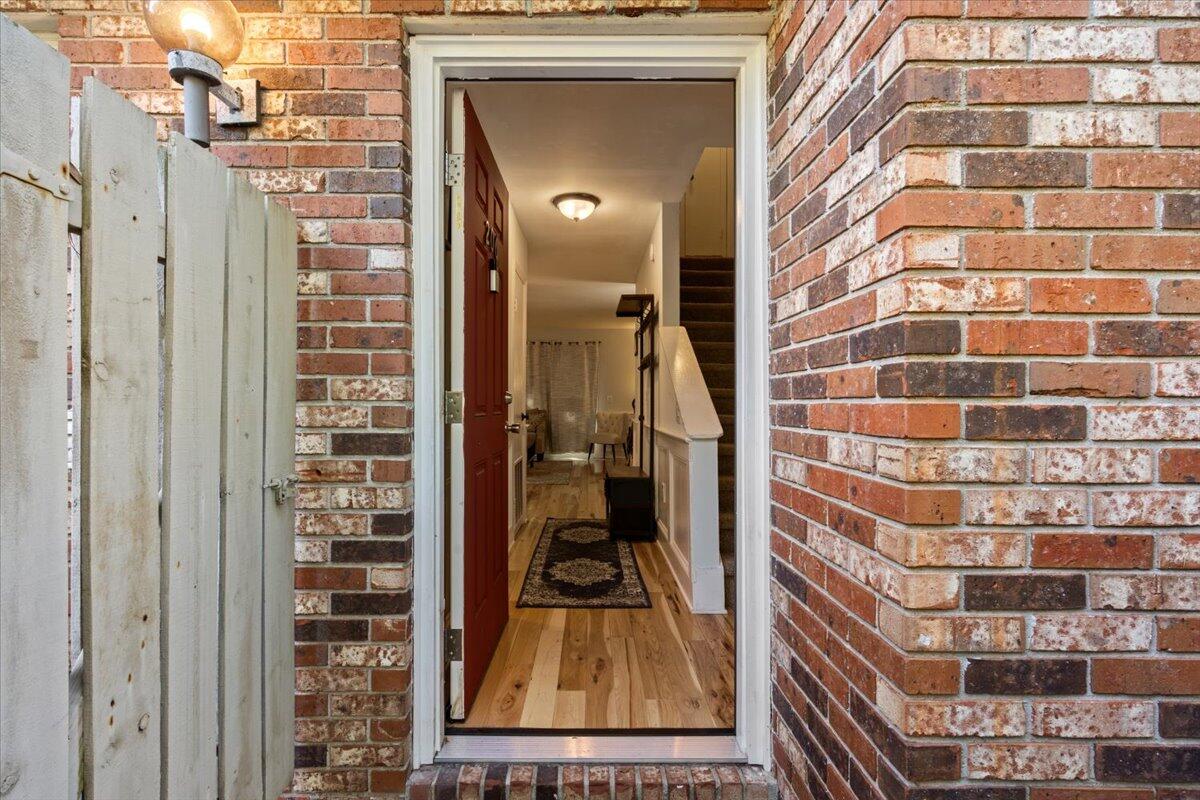 206 St Charles Court