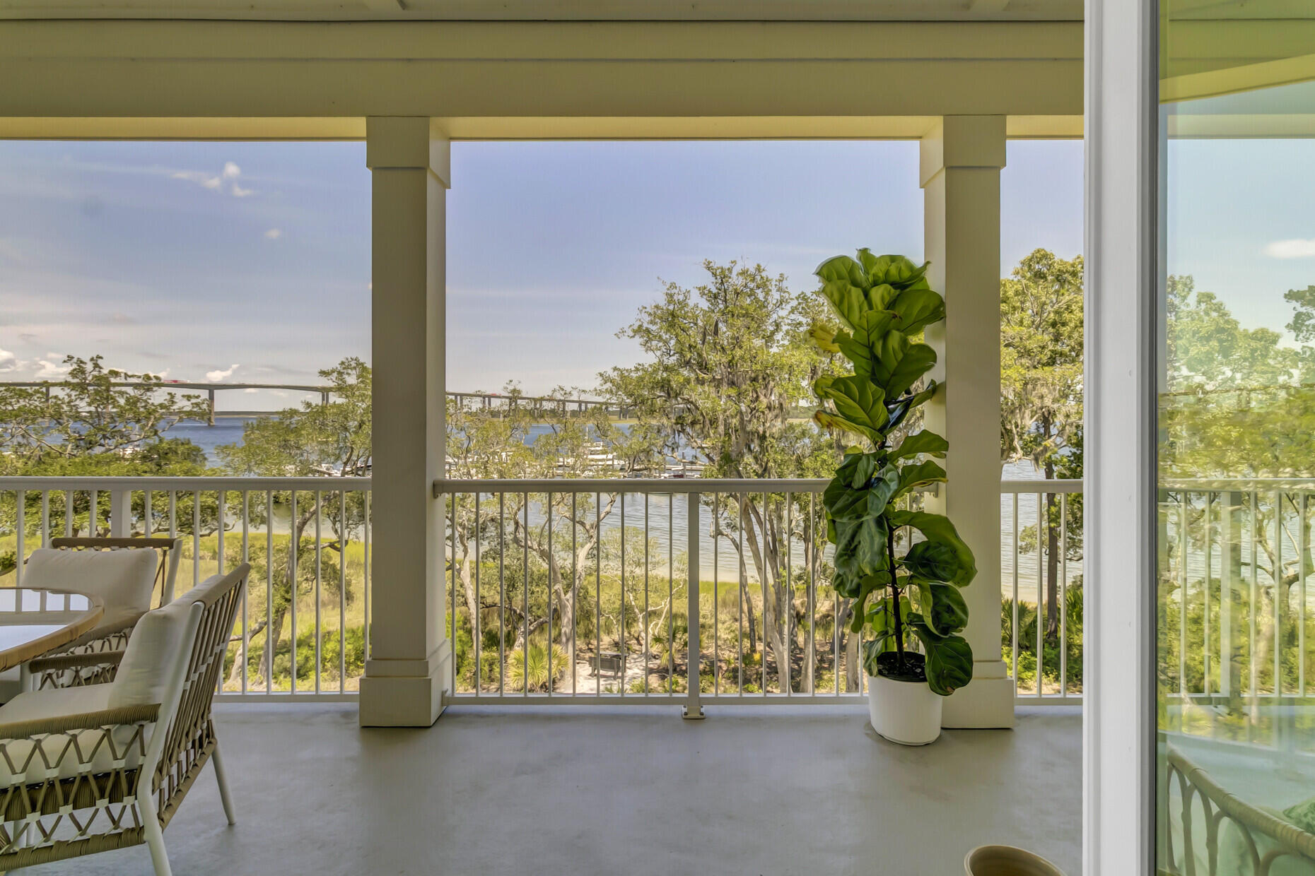 345 Longshore Street 942