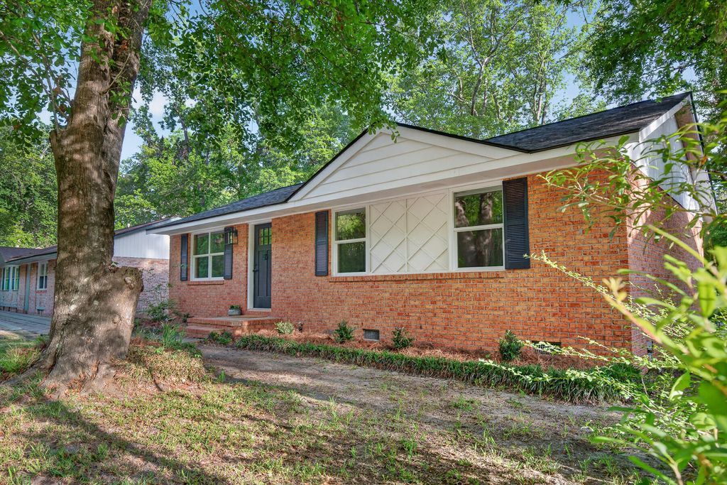 Photo of 217 Tupperway Drive, Summerville, SC 29483 (MLS # 26010188)