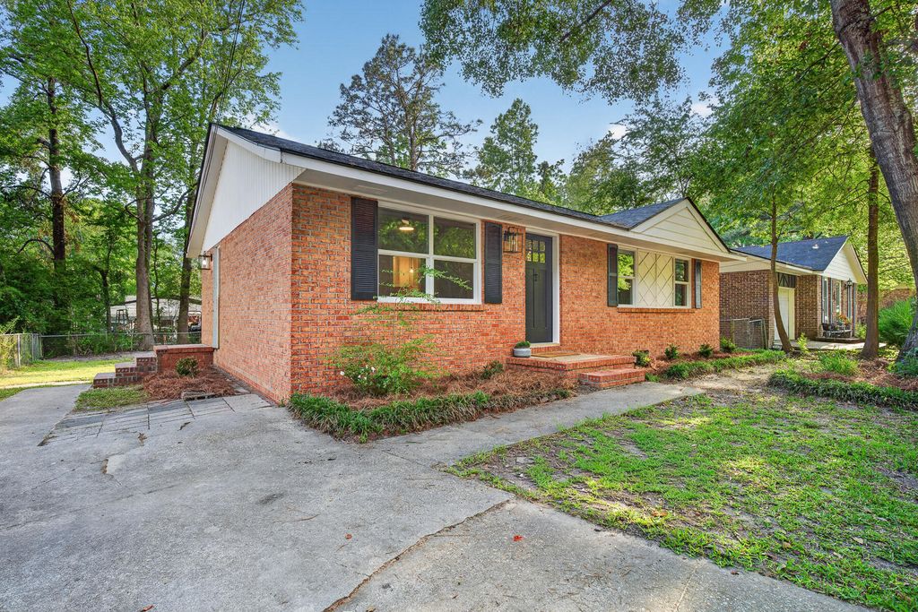 Photo of 217 Tupperway Drive, Summerville, SC 29483 (MLS # 26010188)