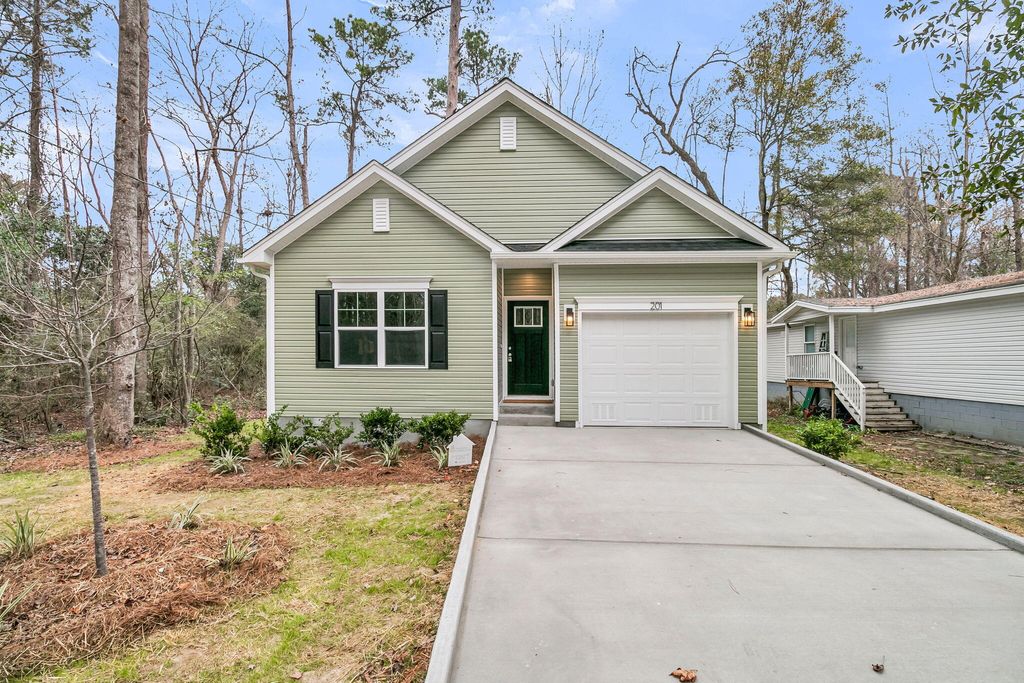 Photo of 201 Challedon Drive, Summerville, SC 29485 (MLS # 25032756)
