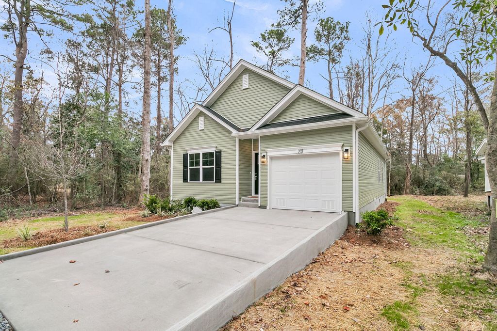 Photo of 201 Challedon Drive, Summerville, SC 29485 (MLS # 25032756)