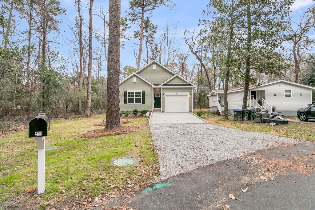 Photo of 201 Challedon Drive, Summerville, SC 29485 (MLS # 25032756)