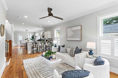 Photo of 194 Fishburne Street, Charleston, SC 29403 (MLS # 25021744) Photo of 194 Fishburne Street, Charleston, SC 29403 (MLS # 25021744)