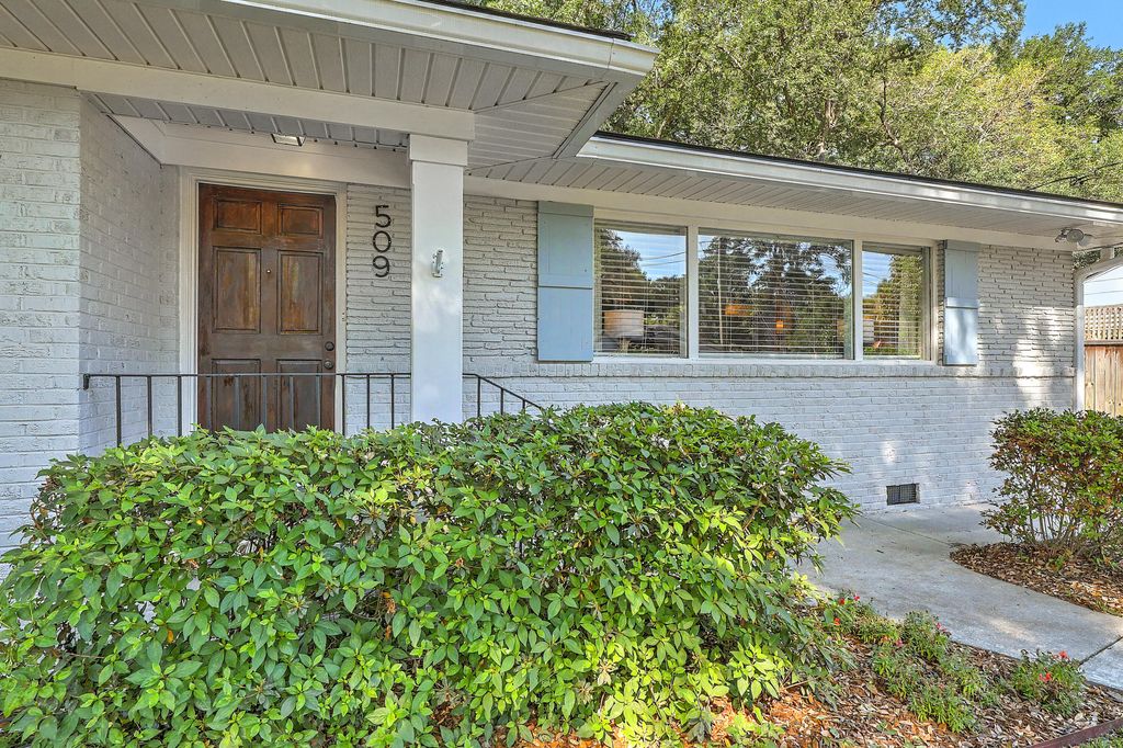 Photo of 509 Linden Circle, Charleston, SC 29407 (MLS # 26011582)