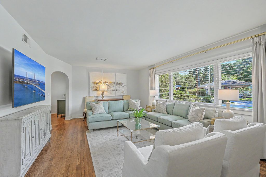 Photo of 509 Linden Circle, Charleston, SC 29407 (MLS # 26011582)