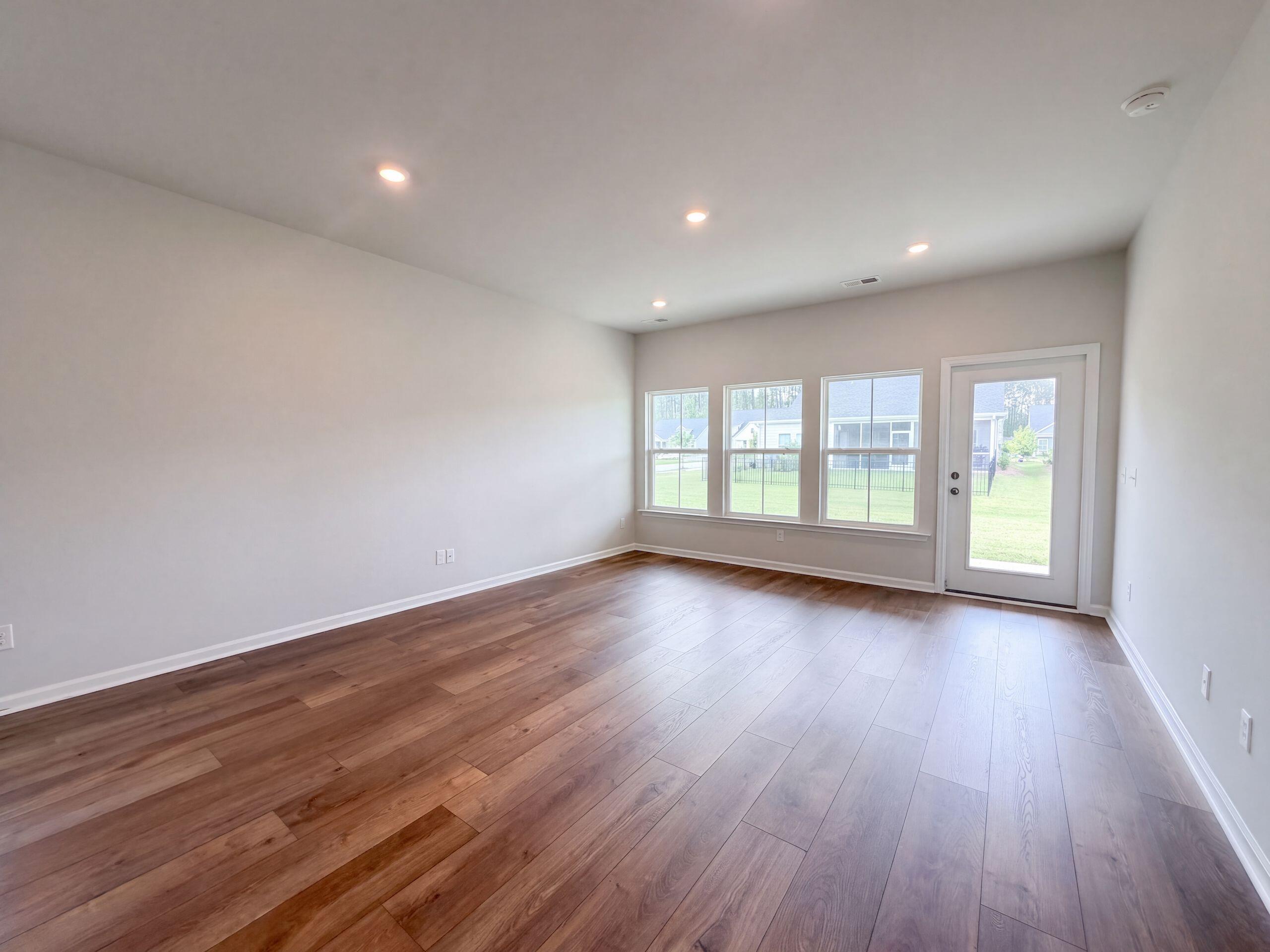 1127 Glorious Way