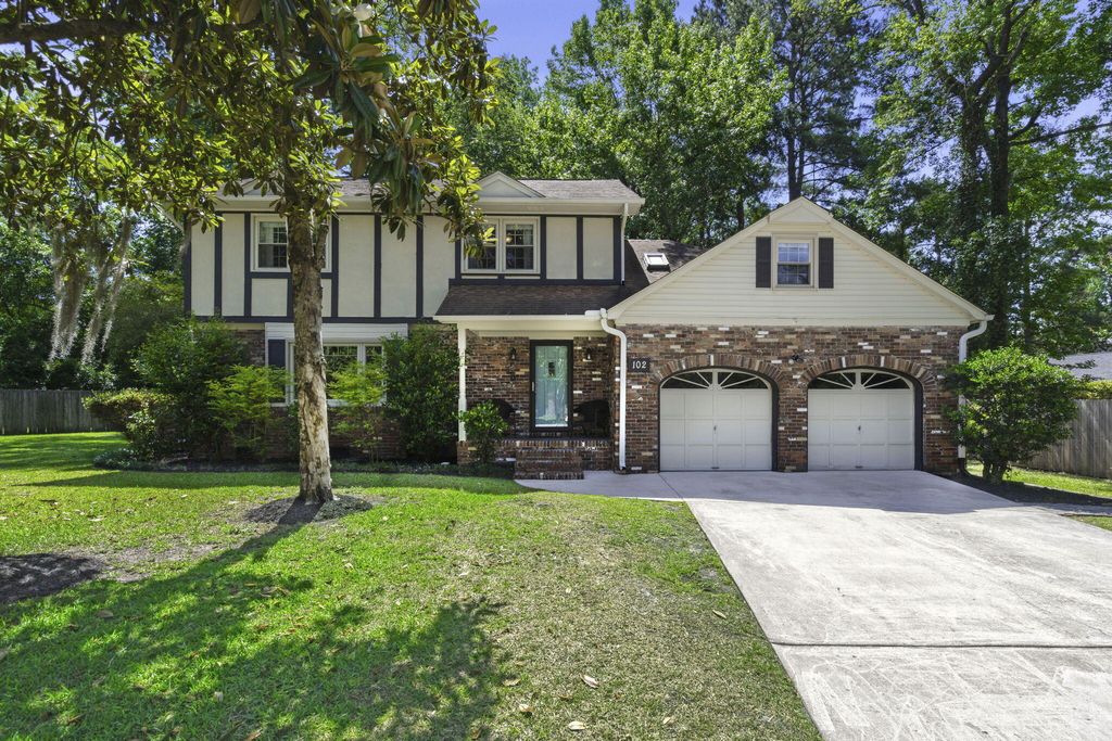 Photo of 102 Caralana Circle, Summerville, SC 29485 (MLS # 26014552)
