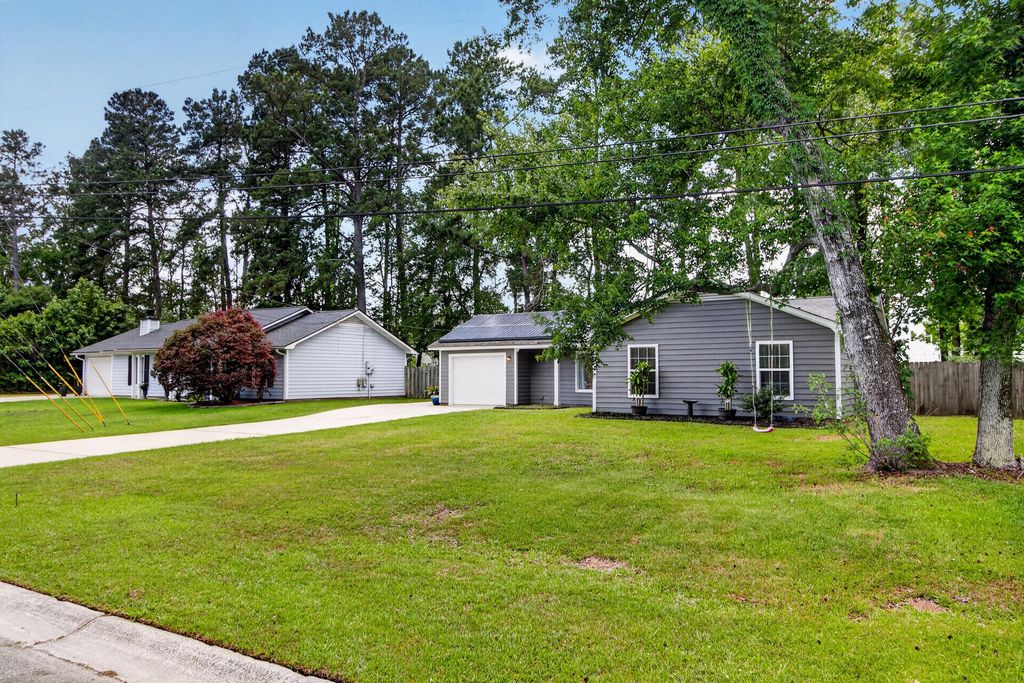 Photo of 450 Longleaf Drive, Summerville, SC 29483 (MLS # 26015342)