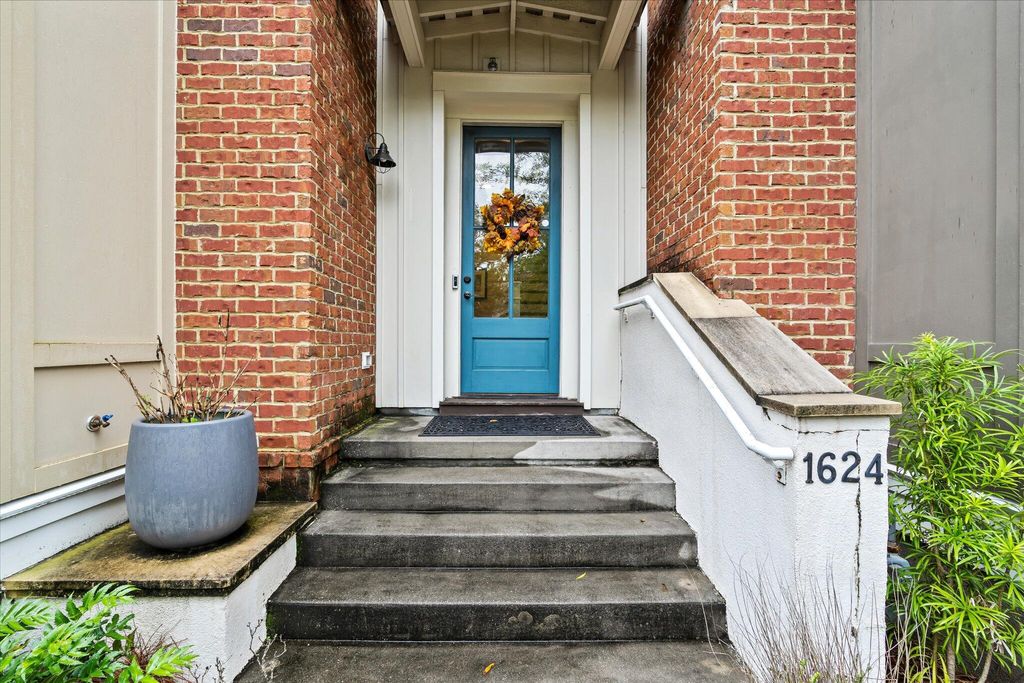Photo of 1624 Grey Marsh Road, Mount Pleasant, SC 29466 (MLS # 25027717)
