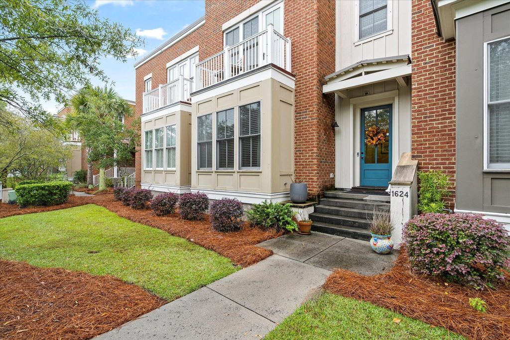 Photo of 1624 Grey Marsh Road, Mount Pleasant, SC 29466 (MLS # 25027717)