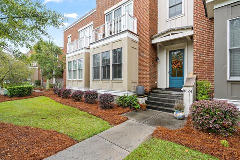 Photo of 1624 Grey Marsh Road, Mount Pleasant, SC 29466 (MLS # 25027717)