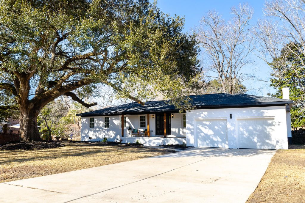 Photo of 2854 S Palmer Drive, Charleston, SC 29414 (MLS # 26004342)